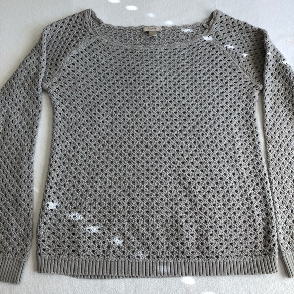 LOFT Sweaters - LOFT Gray Knit sweater with scalloped neck